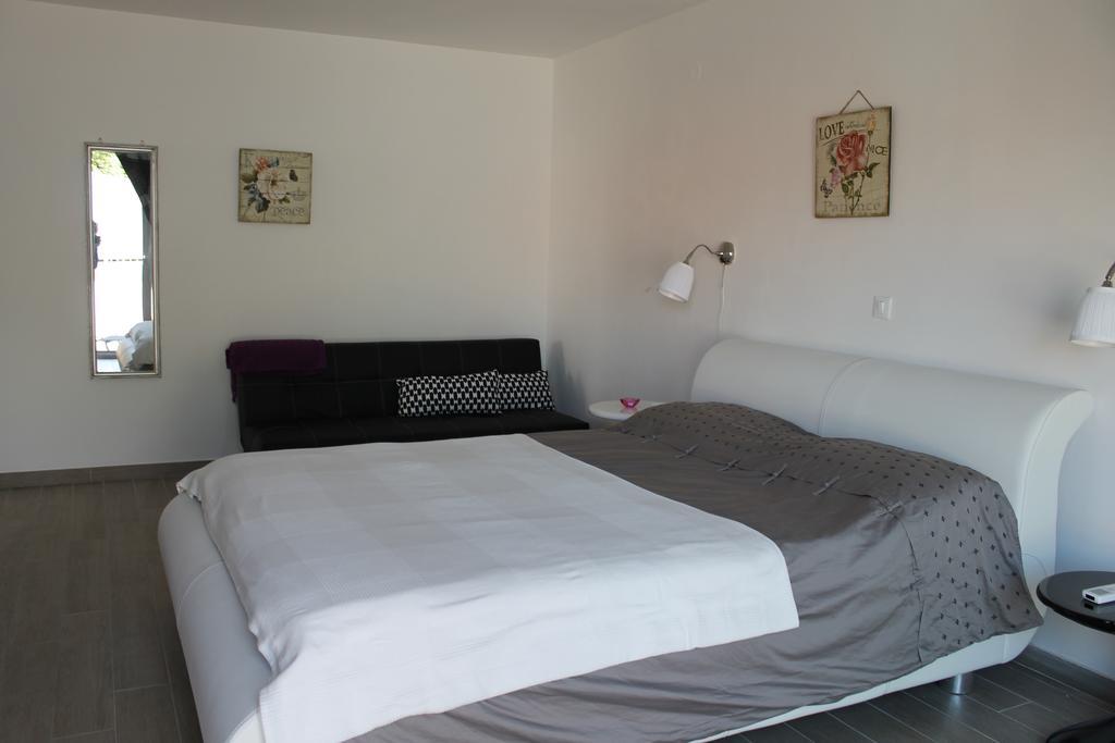 Apartments Mala 察夫塔特 外观 照片